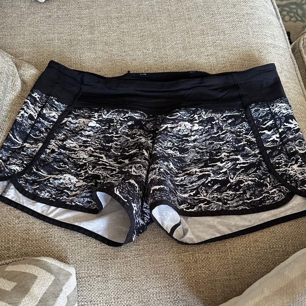 Low rise lined shorts 2.5”